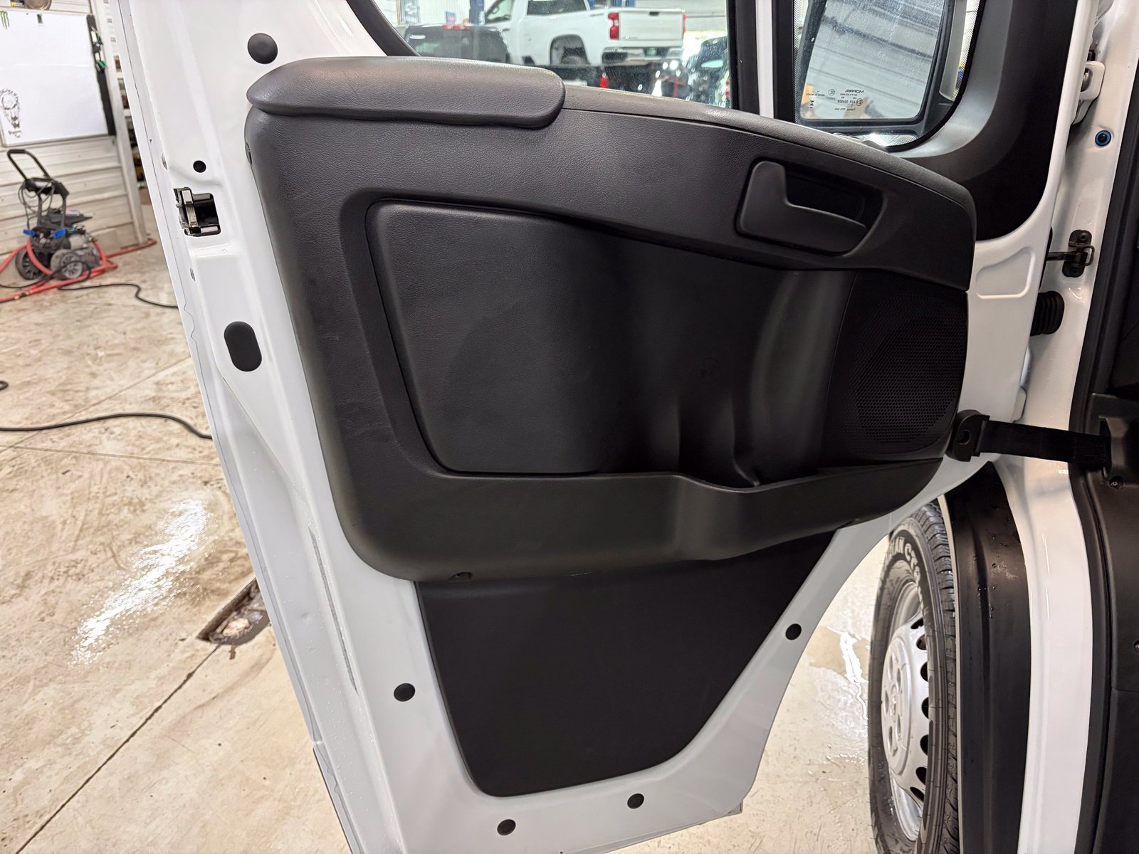 Used 2025 RAM ProMaster 2500 w/ U-Haul Equipment Group FWD image 11