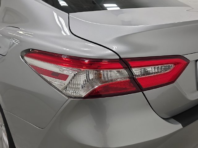 Used 2018 Toyota Camry LE FWD image 31