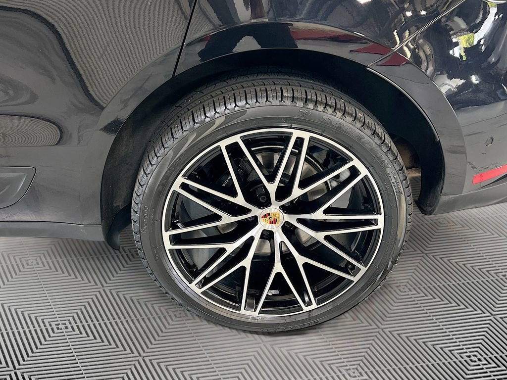 Used 2024 Porsche Macan AWD/4WD image 31