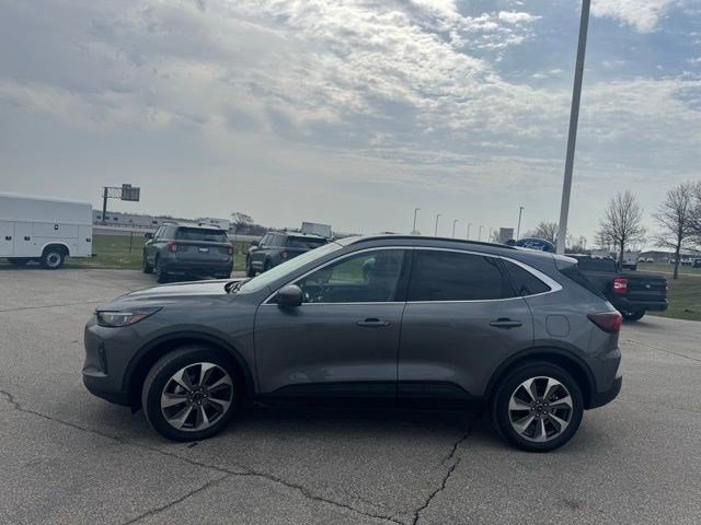 Certified 2024 Ford Escape Platinum w/ Class II Trailer Tow Package AWD/4WD image 5