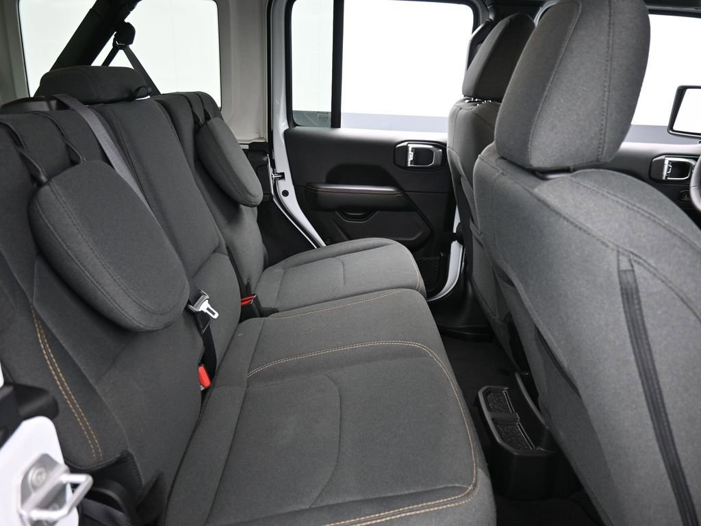 Used 2025 Jeep Wrangler Unlimited Sahara image 16