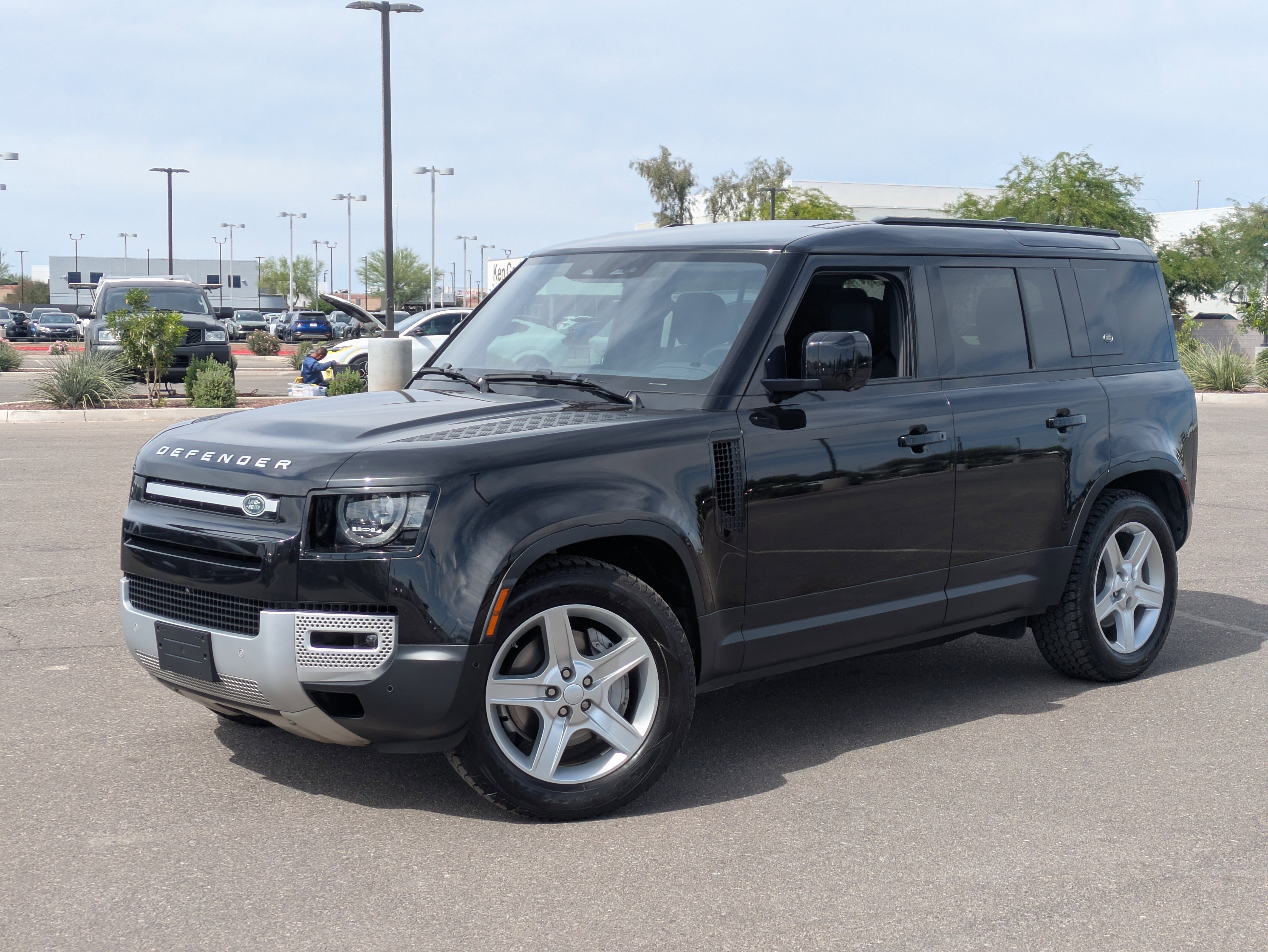 Used 2020 Land Rover Defender 110 SE image 33