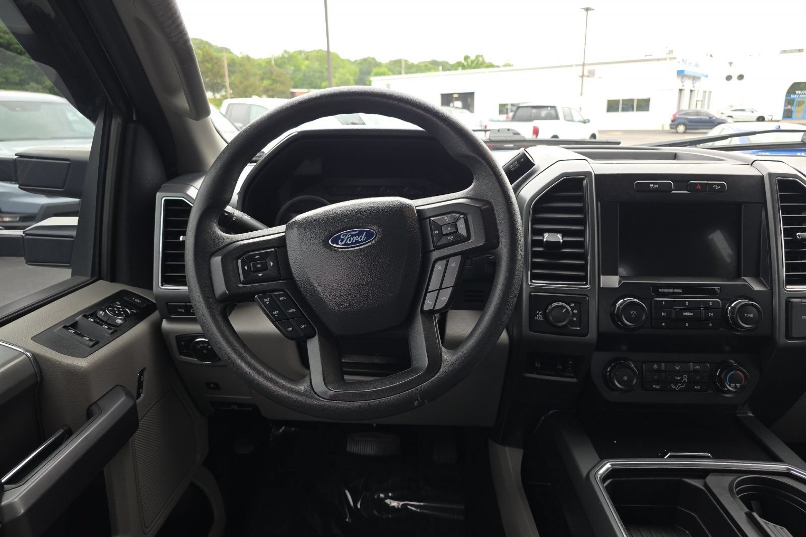 Used 2022 Ford F350 XLT w/ XLT Premium Package AWD/4WD image 14