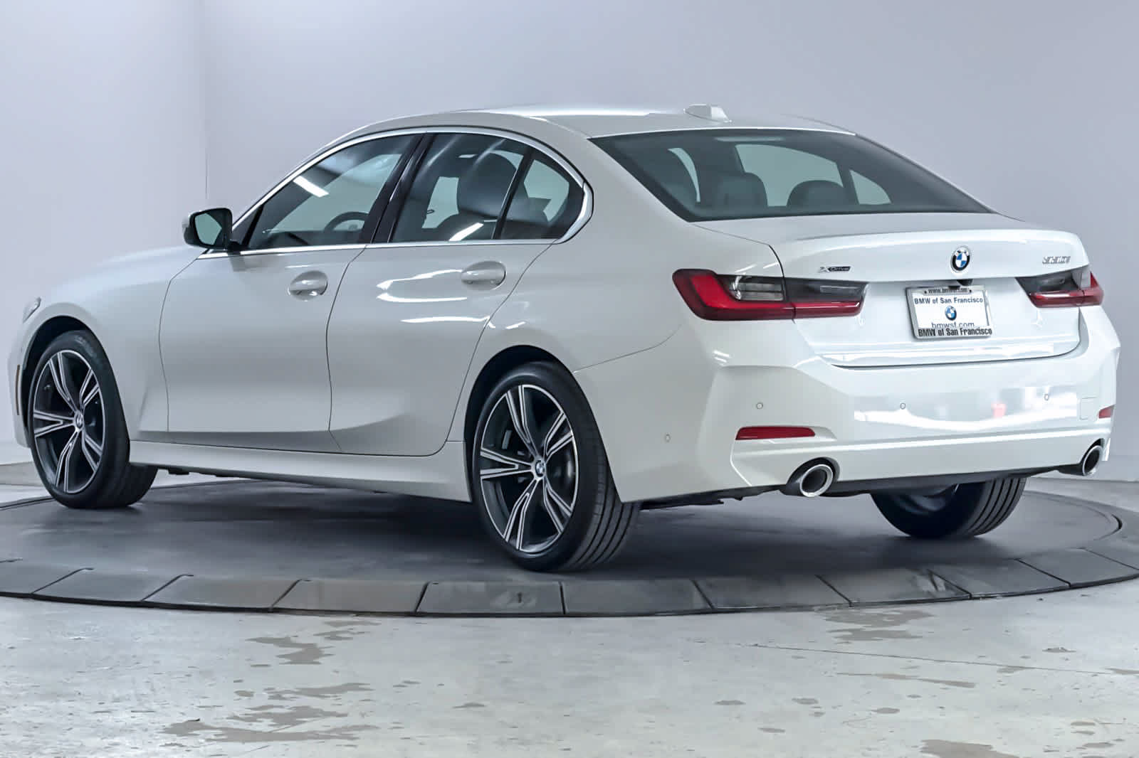 Used 2024 BMW 330i xDrive Sedan w/ Convenience Package AWD/4WD image 2
