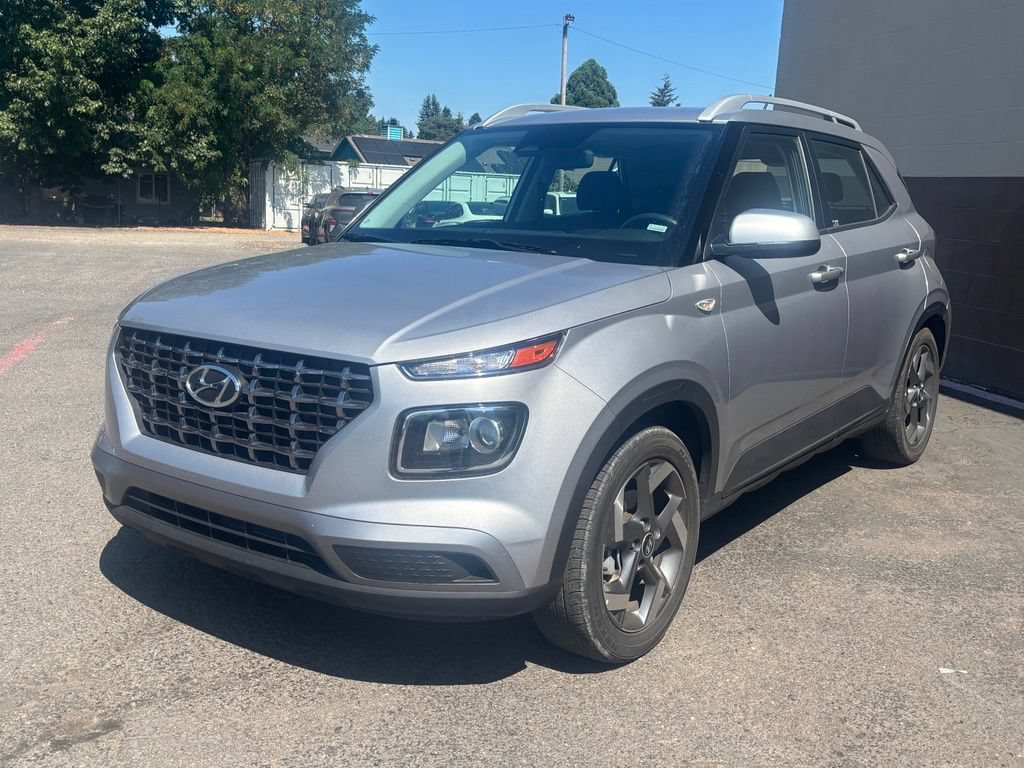 Used 2025 Hyundai Venue SEL FWD image 12