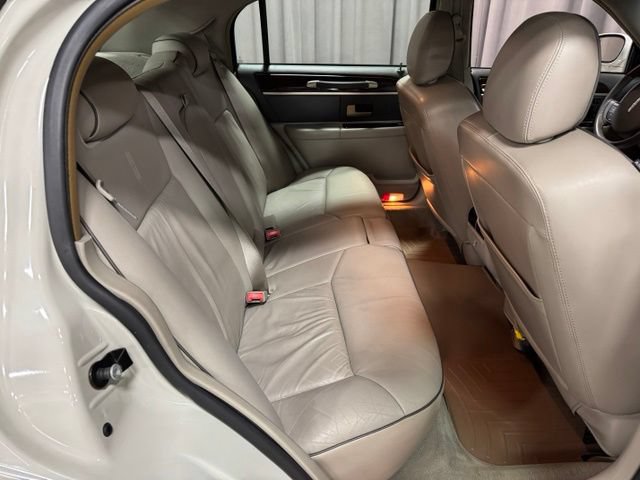 Used 2006 Lincoln Town Car Designer Series RWD image 11