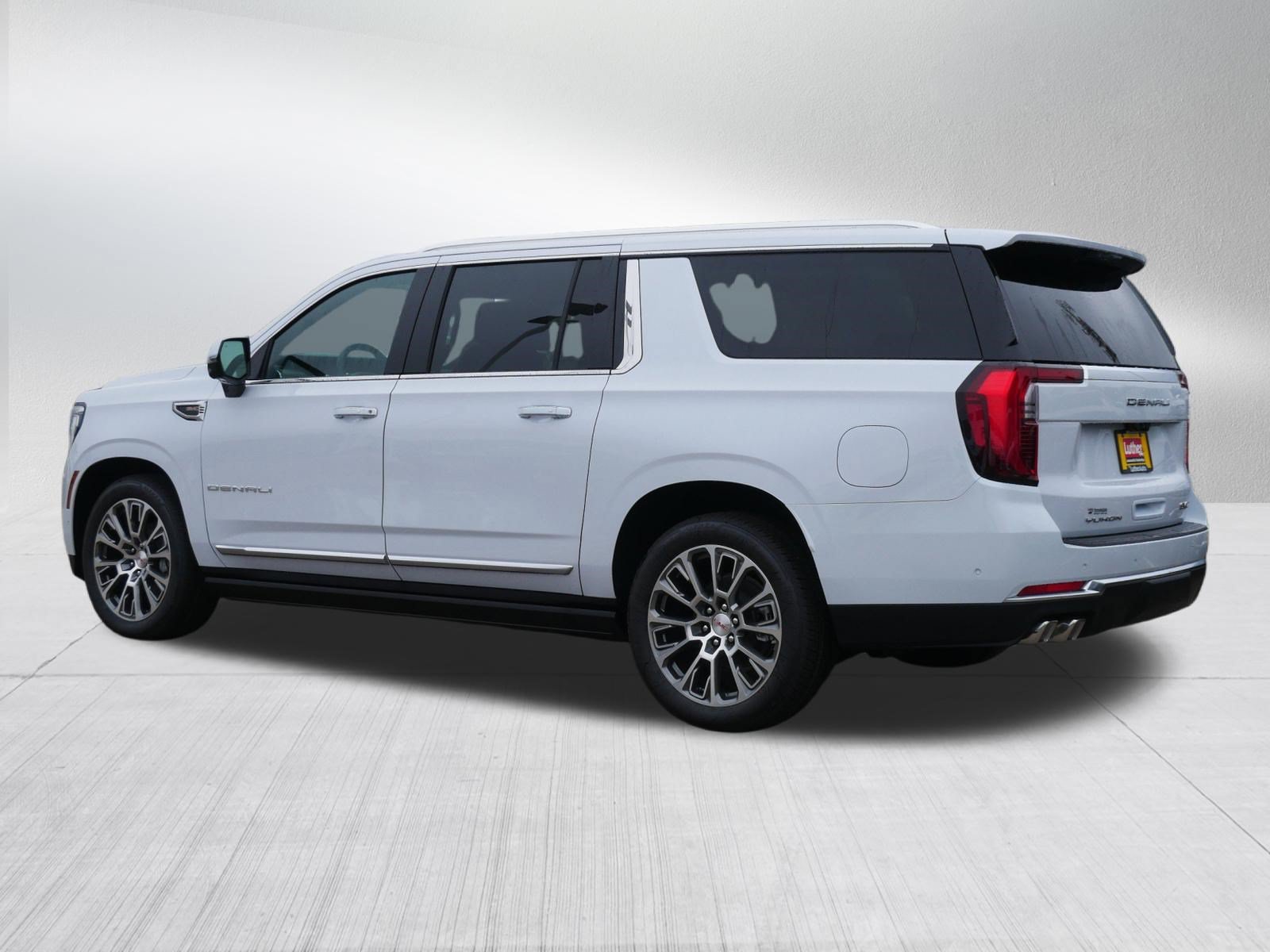 New 2026 GMC Yukon XL Denali w/ Denali Reserve Package AWD/4WD image 2