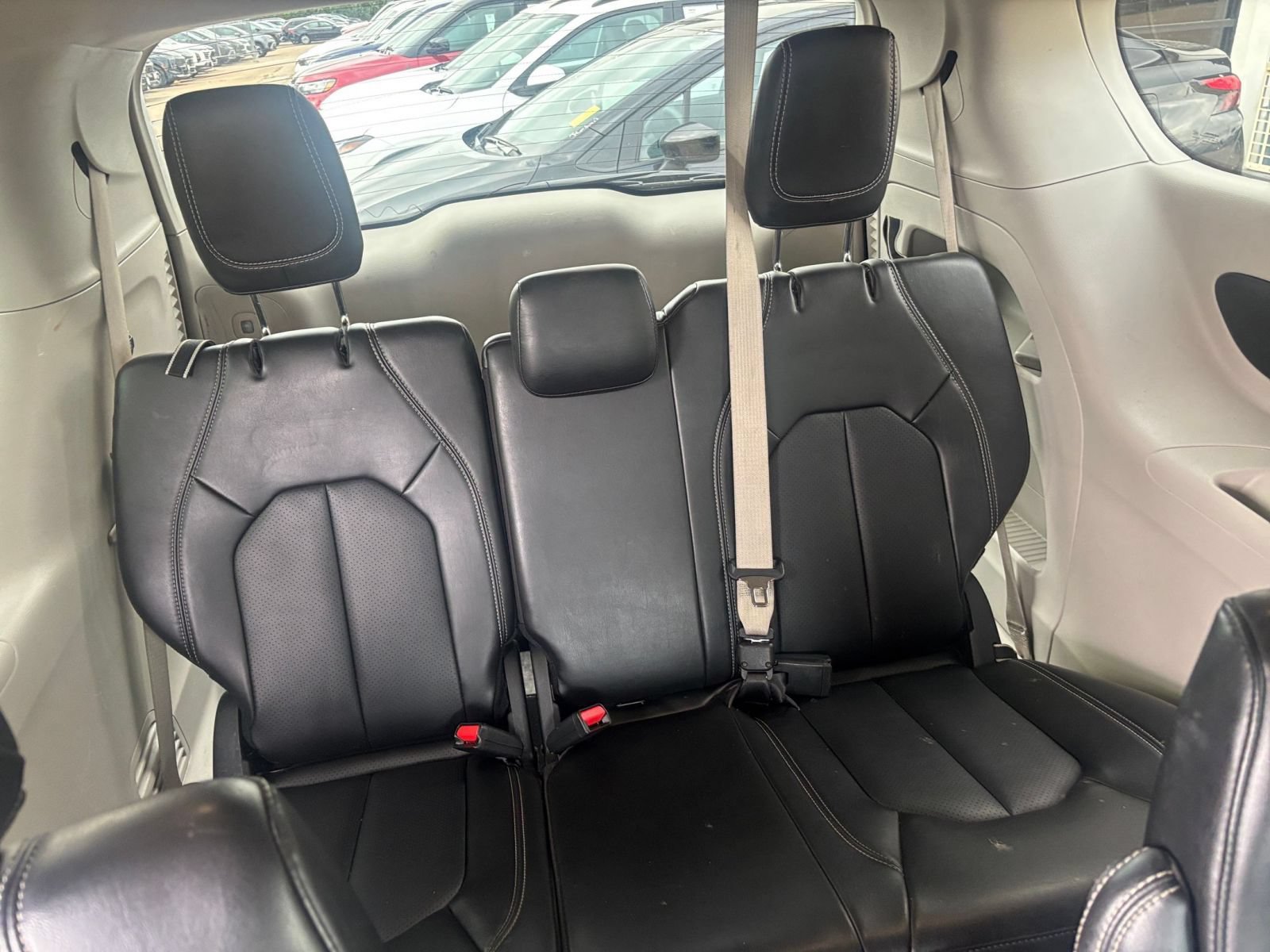 Used 2024 Chrysler Pacifica Touring-L FWD image 30