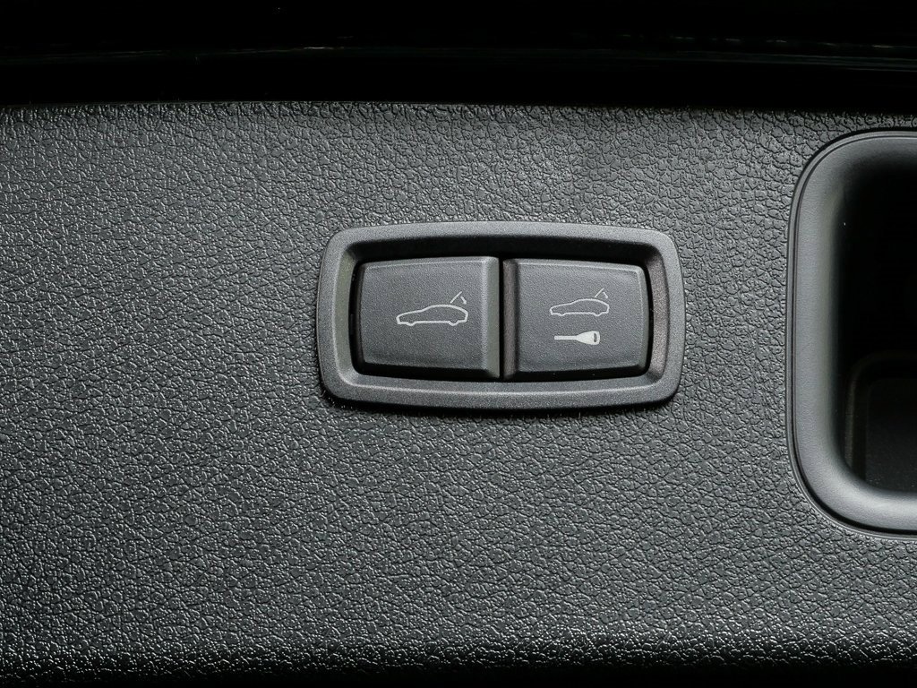 New 2026 Porsche Macan image 33