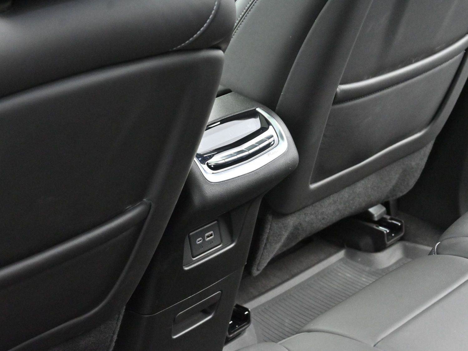 Certified 2024 Cadillac XT6 Sport w/ Platinum Package image 32