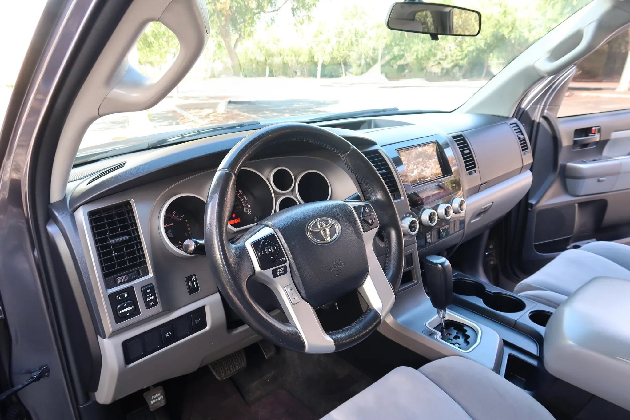 Used 2014 Toyota Sequoia SR5 AWD/4WD image 16