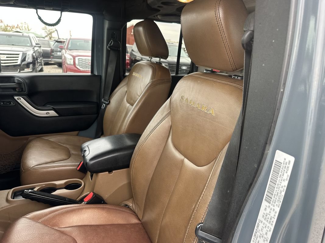 Used 2014 Jeep Wrangler Unlimited Sahara w/ Connectivity Group AWD/4WD image 39