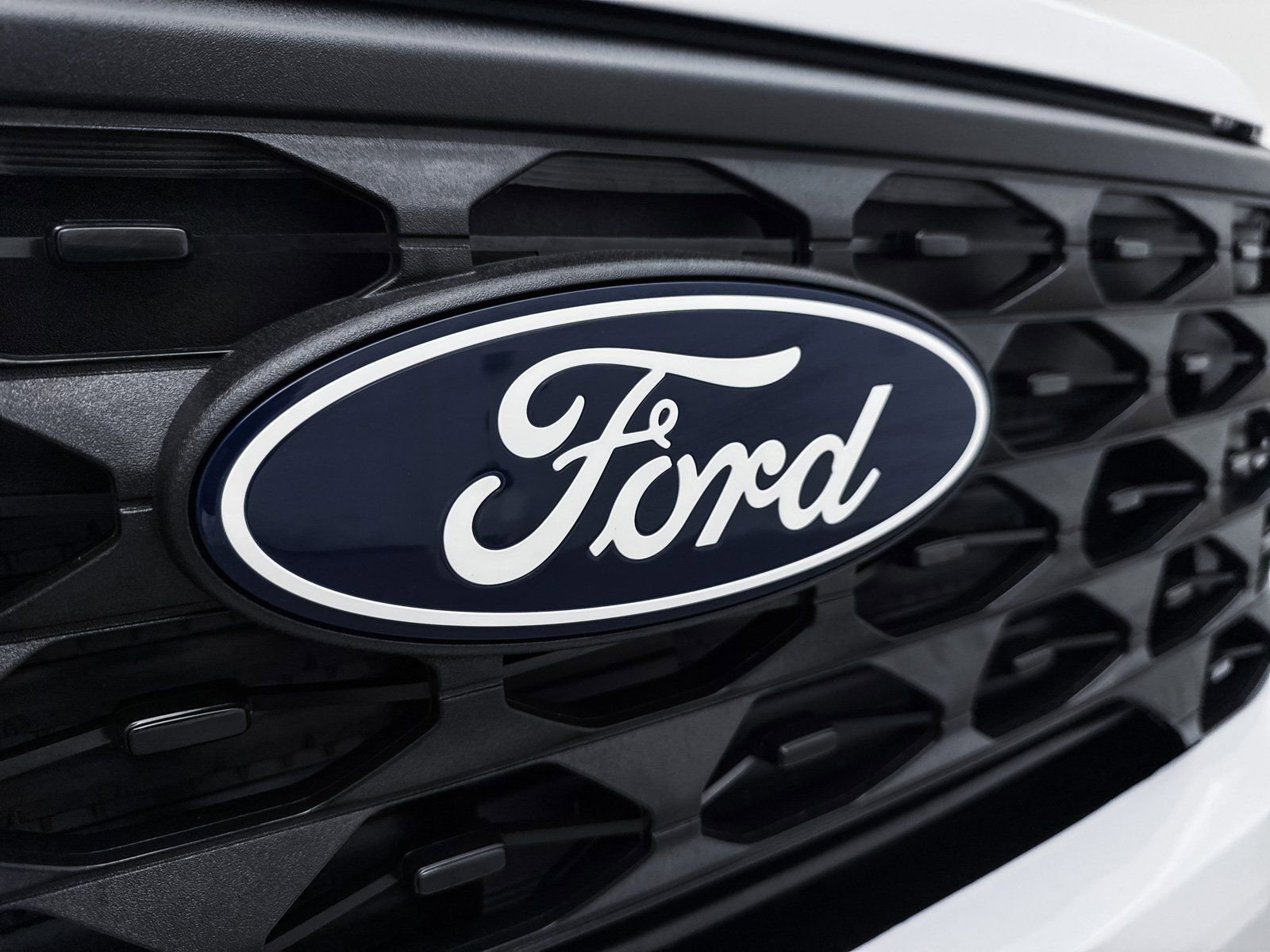 Used 2025 Ford Maverick XL w/ Equipment Group 102A image 9