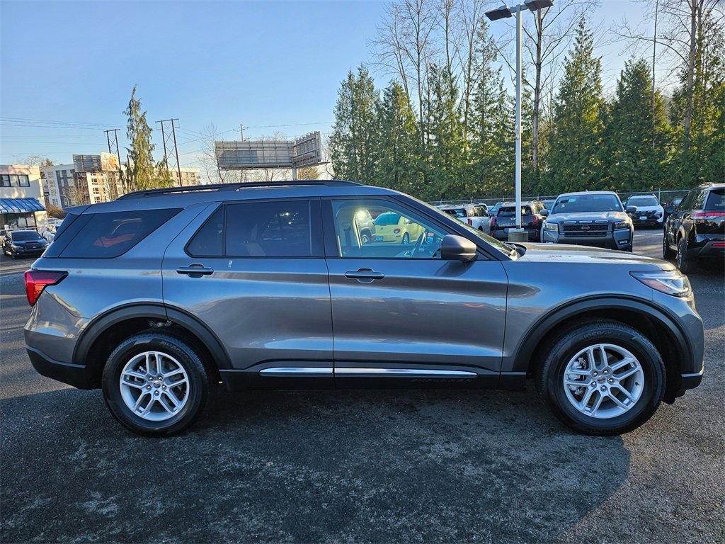 Used 2025 Ford Explorer Active image 4