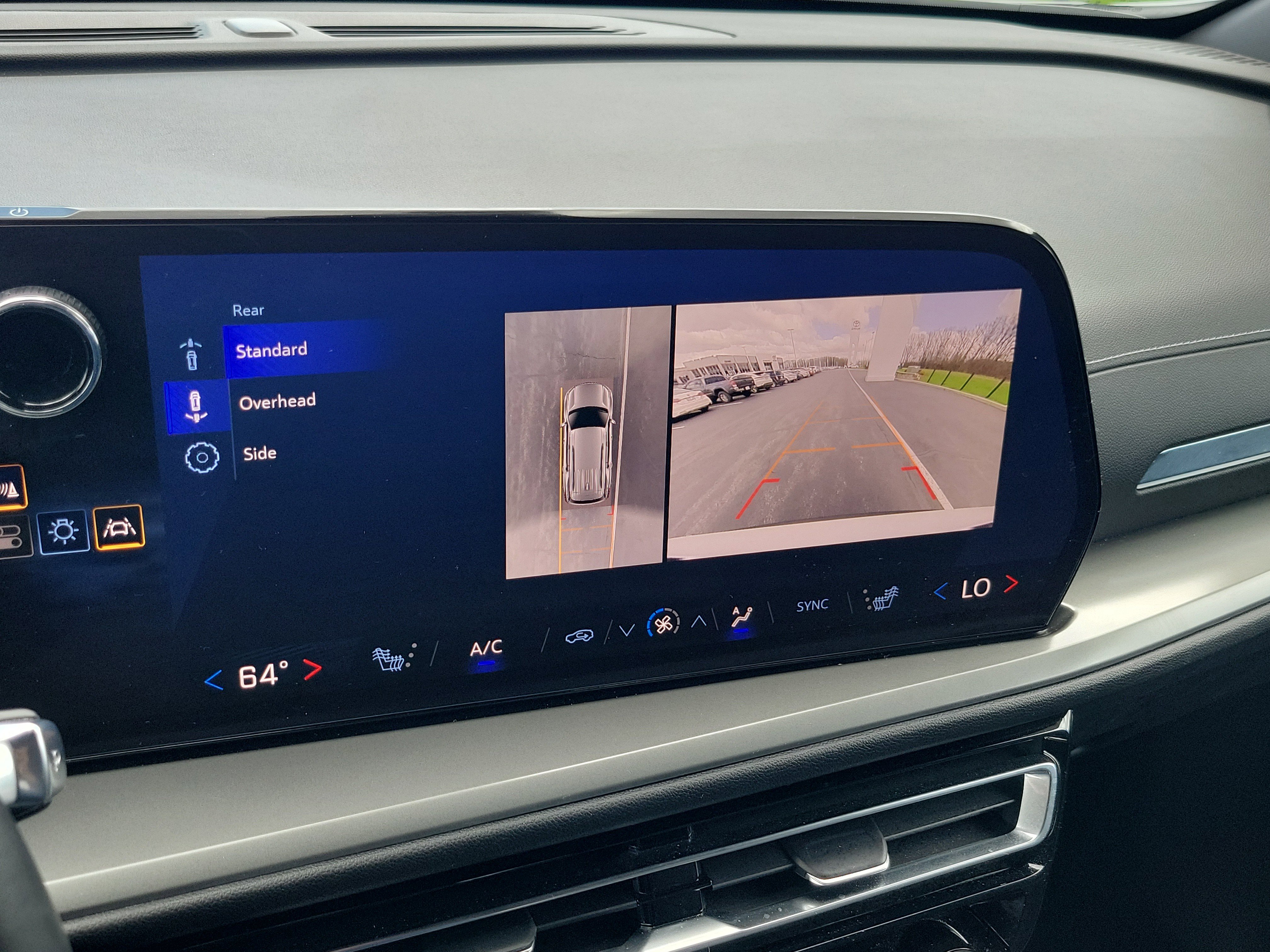 Used 2024 Chevrolet Traverse LT image 31