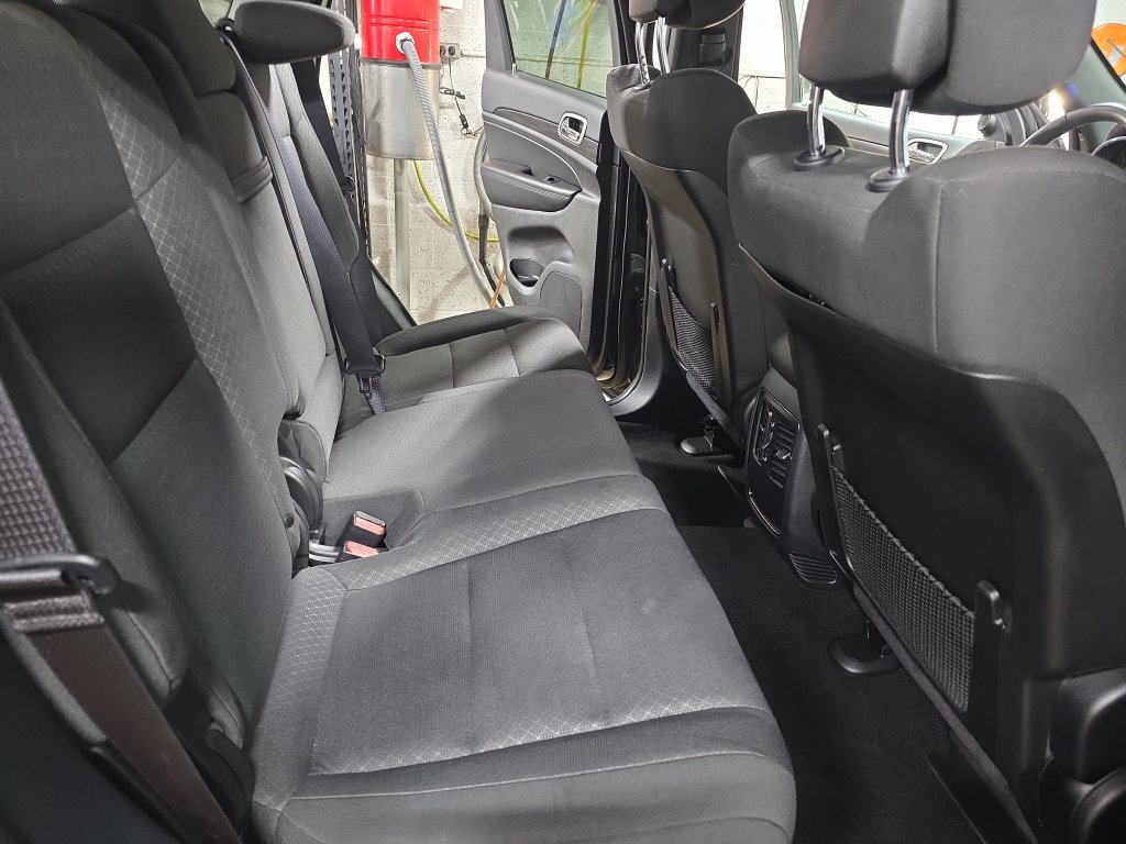 Used 2020 Jeep Grand Cherokee Laredo AWD/4WD image 11