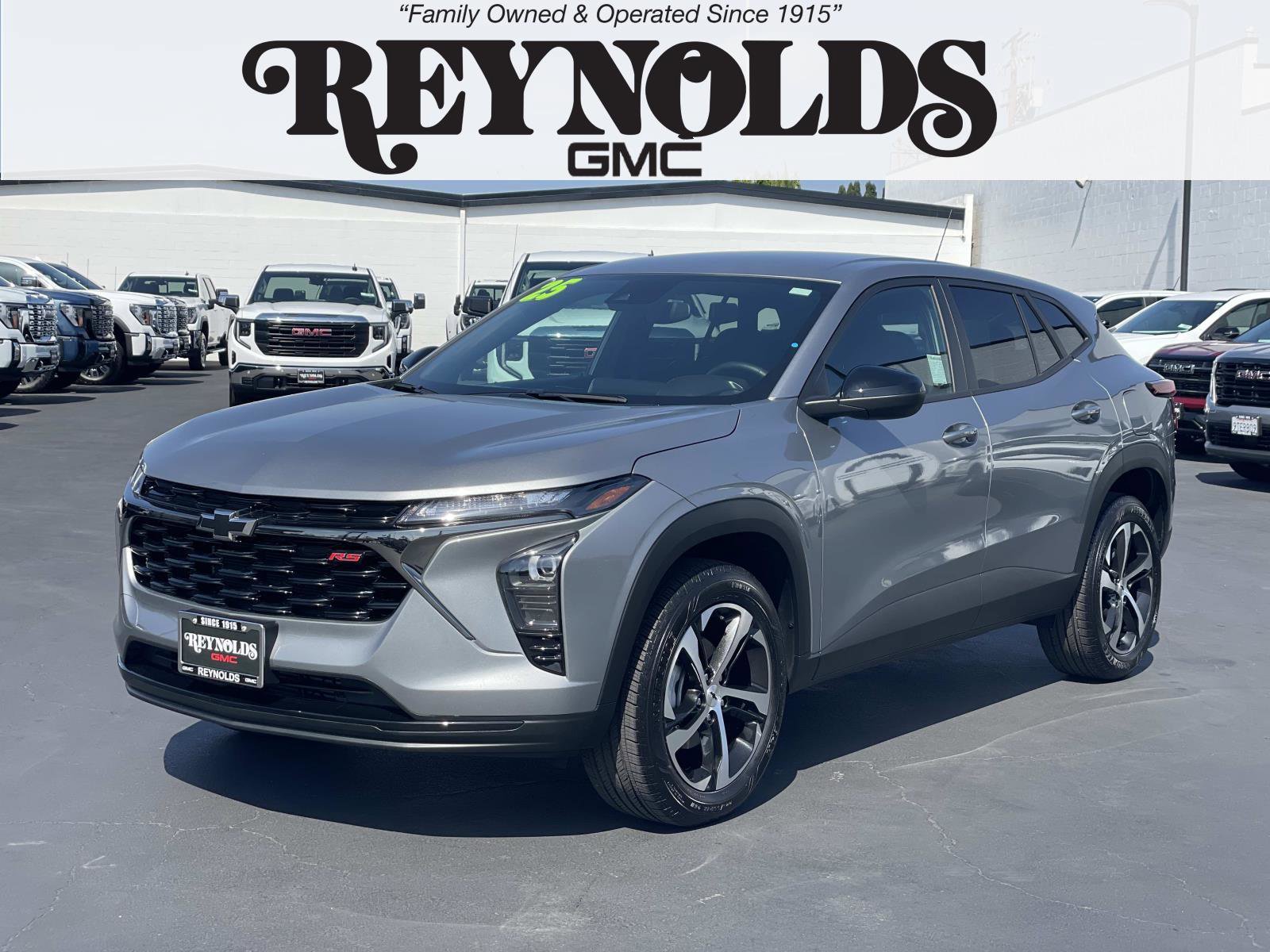 Used 2025 Chevrolet Trax RS w/ Driver Confidence Package FWD image 1
