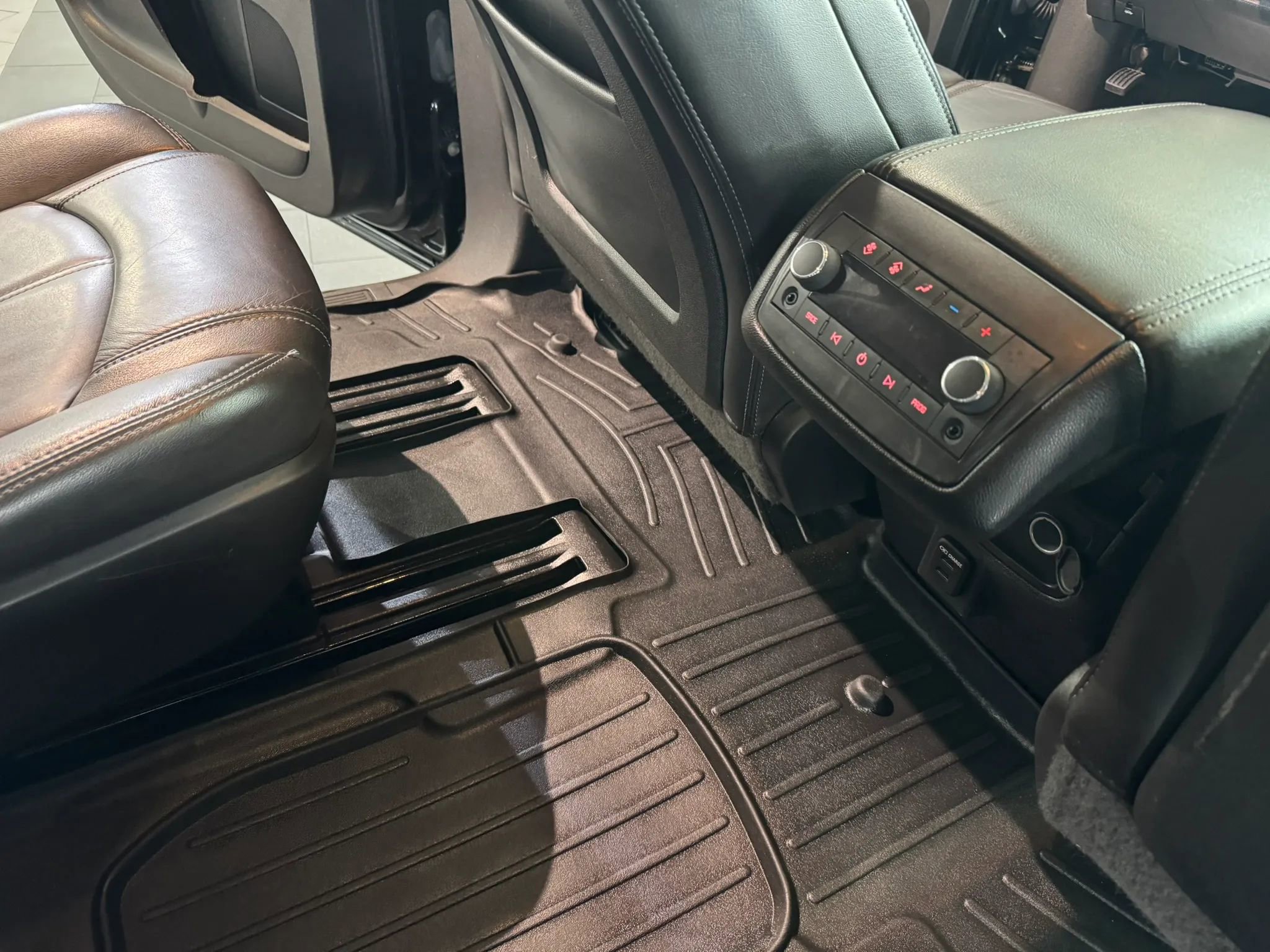 Used 2016 GMC Acadia SLT w/ Premium Edition FWD image 17