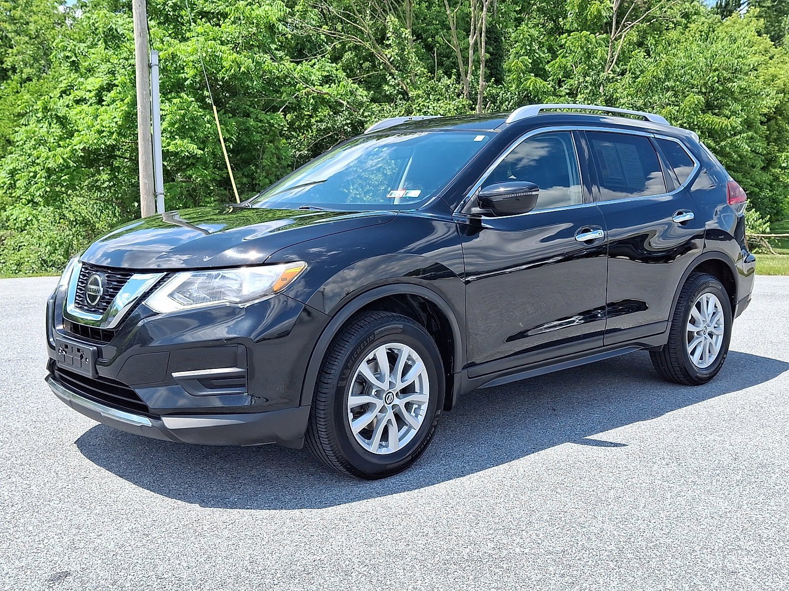 Used 2018 Nissan Rogue SV AWD/4WD image 3