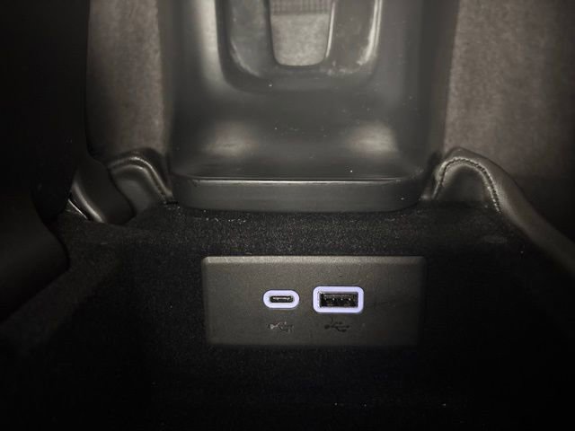 Used 2024 Chevrolet Corvette Stingray Convertible w/ 1LT RWD image 29