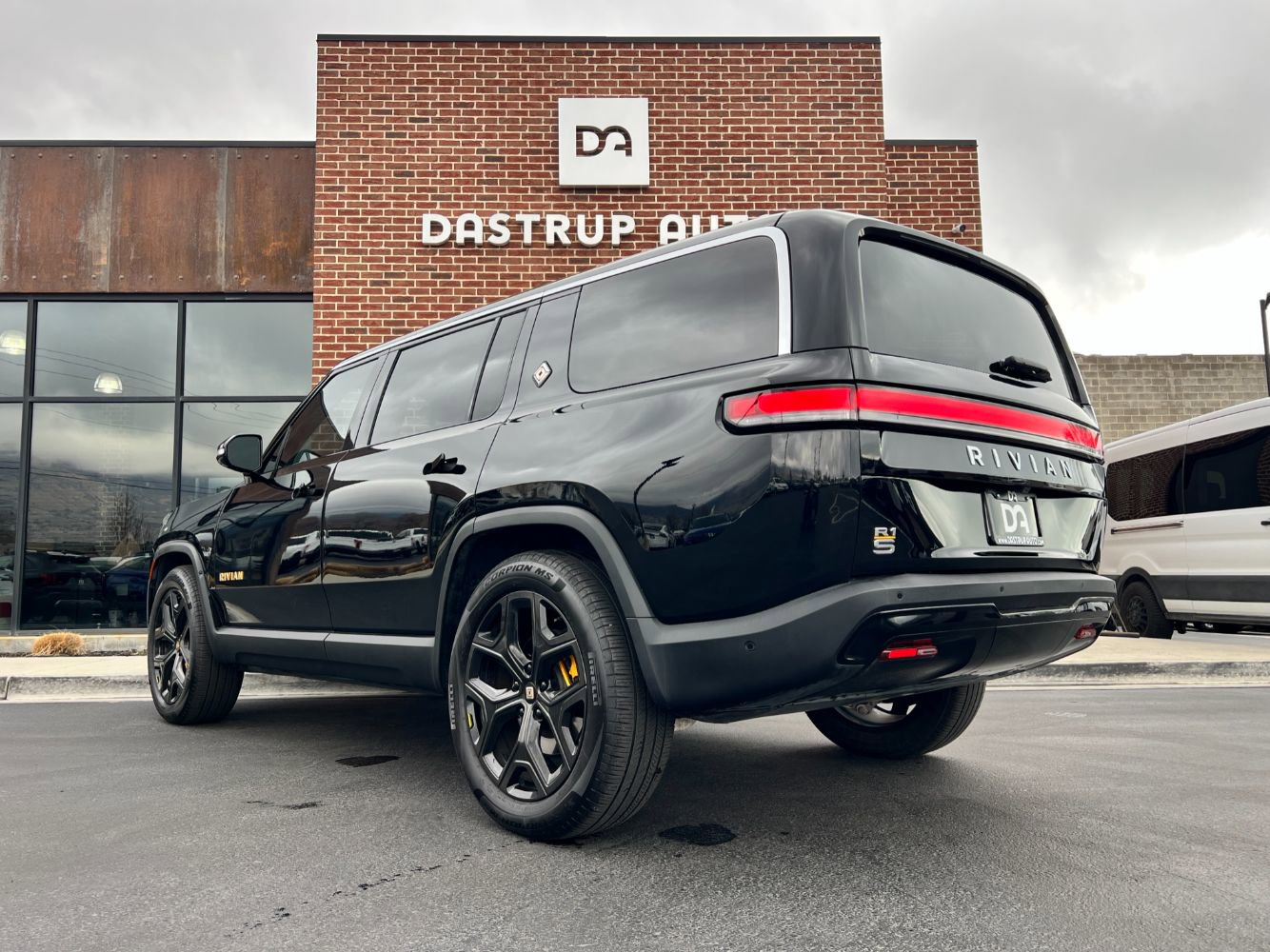 Used 2022 Rivian R1S Launch Edition image 4
