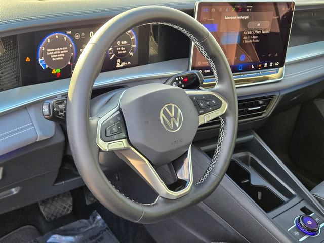 Used 2025 Volkswagen Tiguan SE AWD/4WD image 18