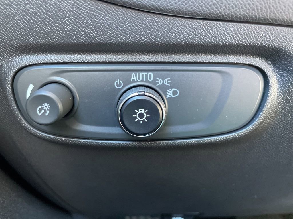 Used 2023 Chevrolet Equinox LS image 24