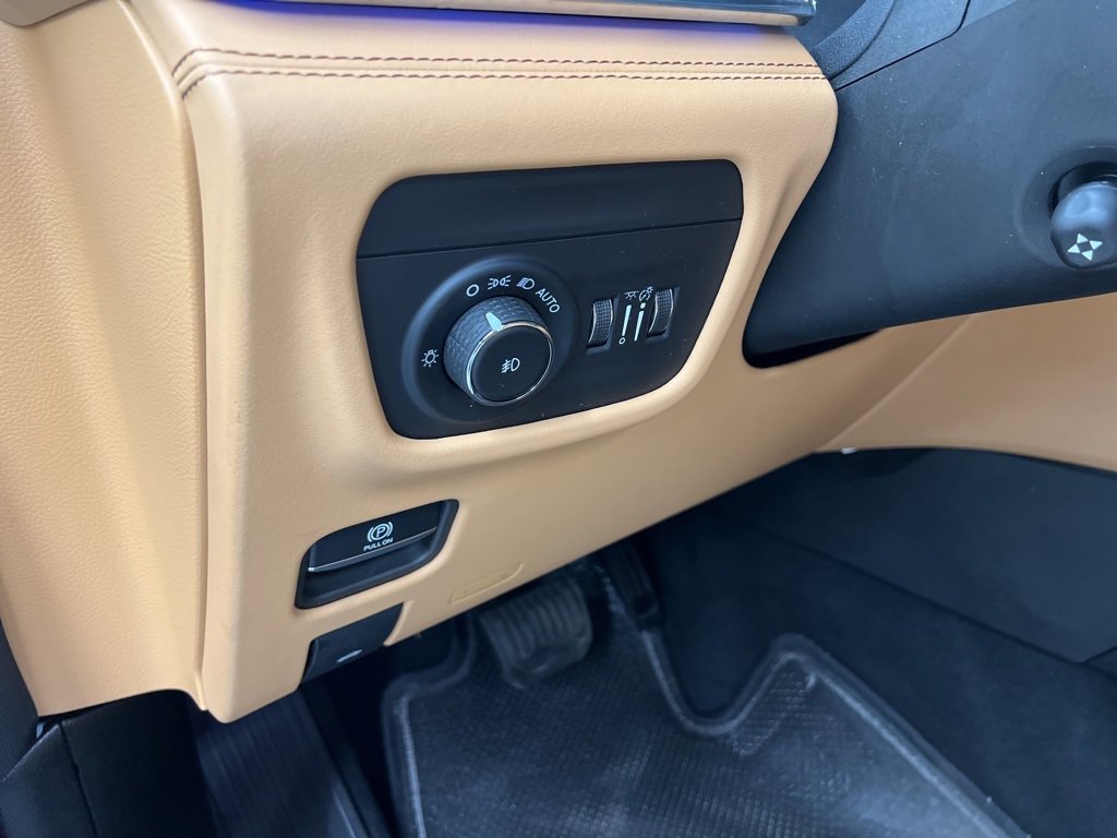 Used 2023 Jeep Grand Cherokee Summit image 17