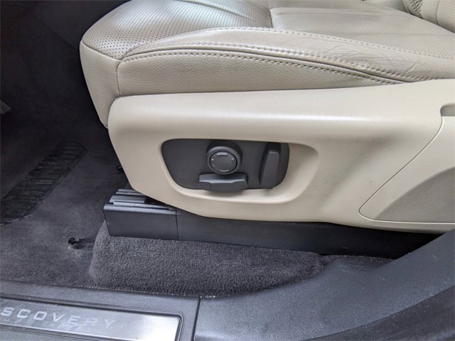 Used 2017 Land Rover Discovery HSE image 18