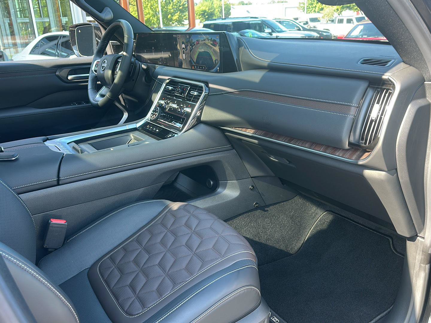 Used 2025 Nissan Armada Platinum w/ Convenience Package AWD/4WD image 9