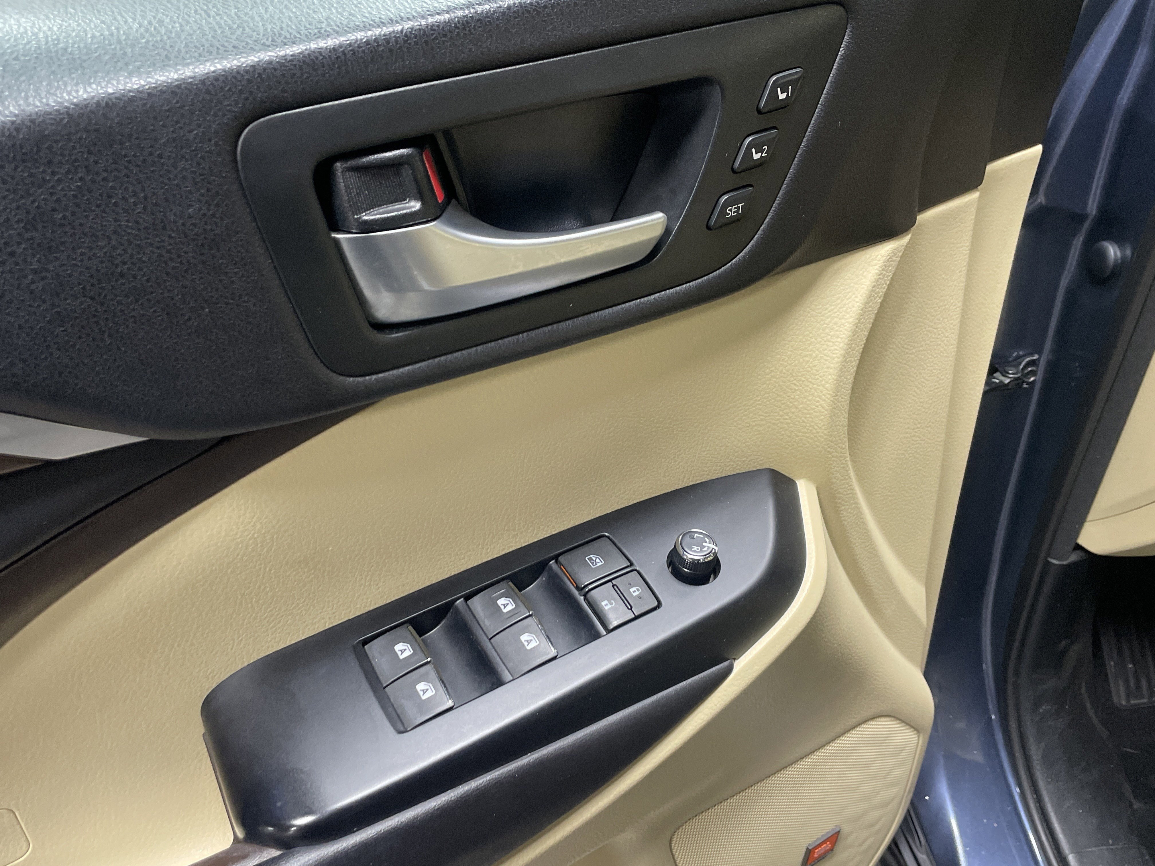 Used 2016 Toyota Highlander Limited image 14