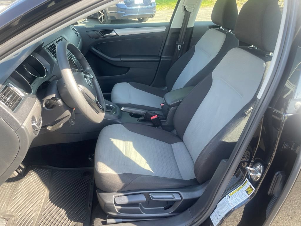 Used 2017 Volkswagen Jetta S w/ Jetta S Cold Weather Package FWD image 13