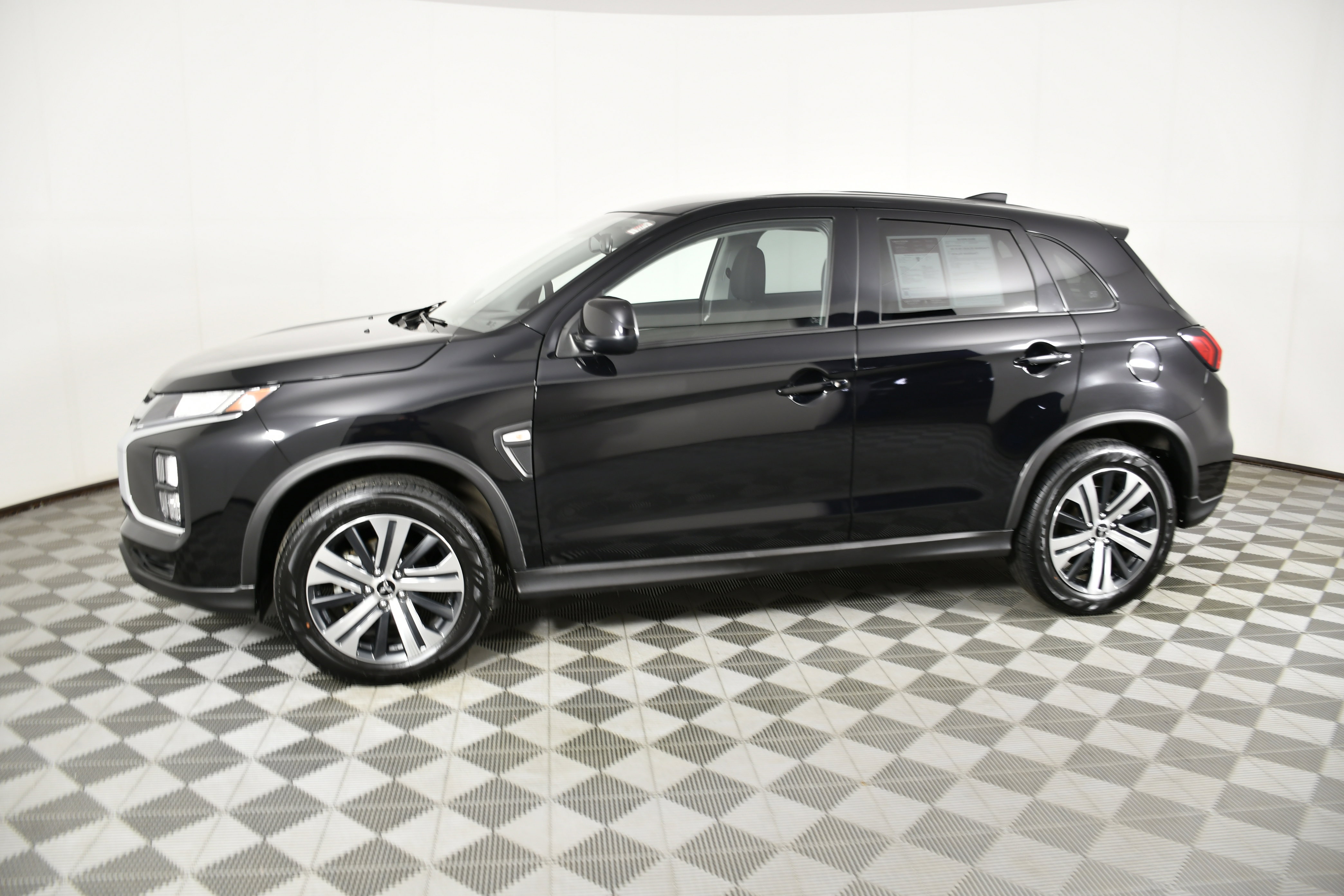 Used 2025 Mitsubishi Outlander Sport ES AWD/4WD image 9