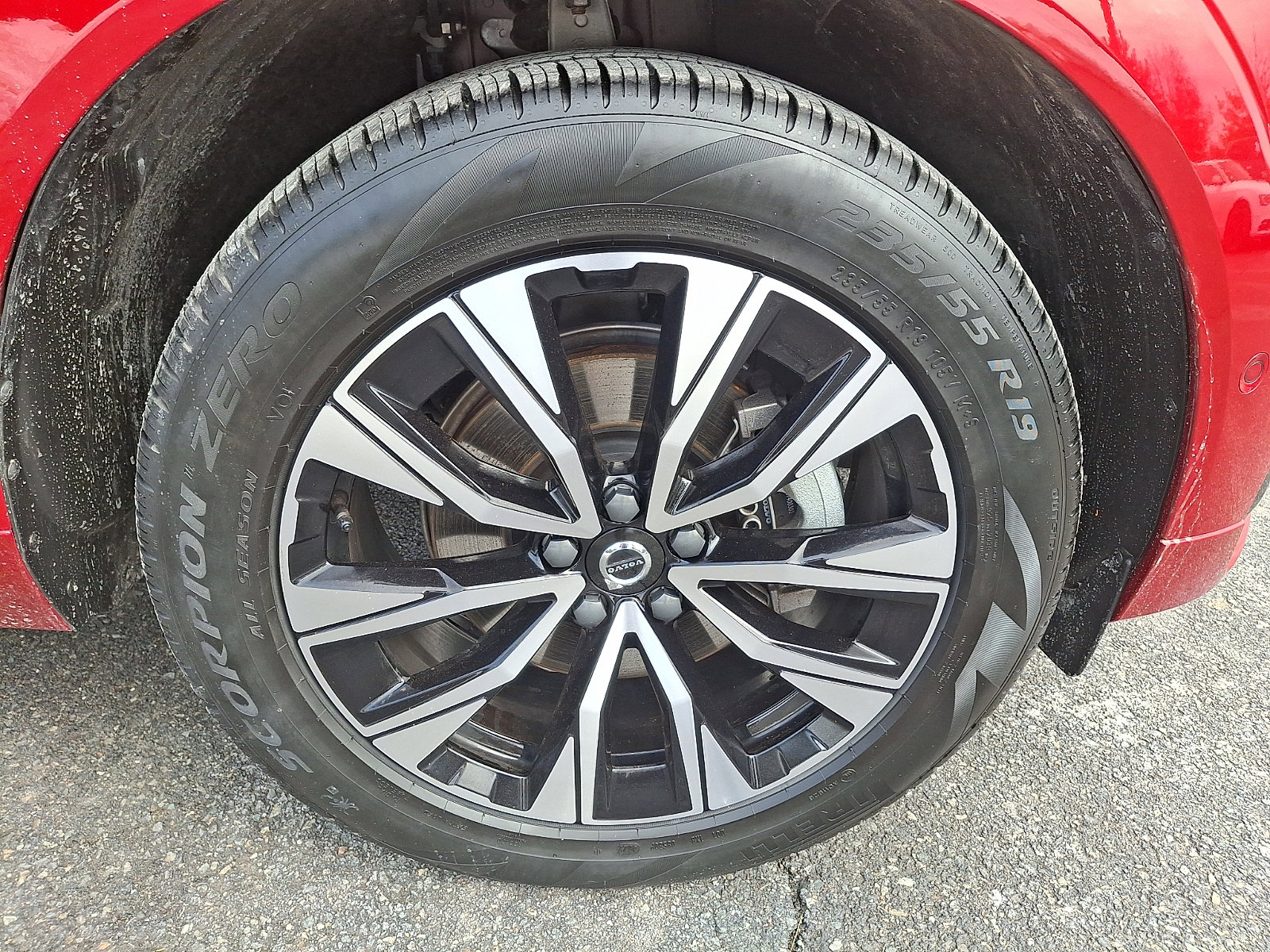 Certified 2023 Volvo XC60 B5 Plus w/ Climate Package image 8