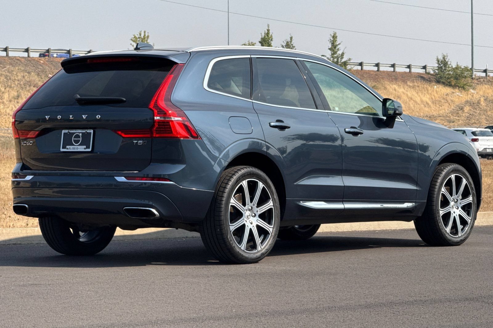 Used 2021 Volvo XC60 T5 Inscription w/ Protection Package Premier AWD/4WD image 3