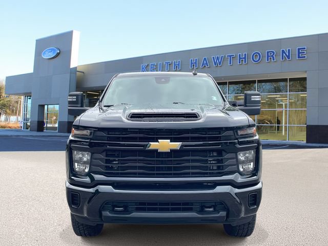 Used 2024 Chevrolet Silverado 2500 Custom w/ Custom Value Package AWD/4WD image 2