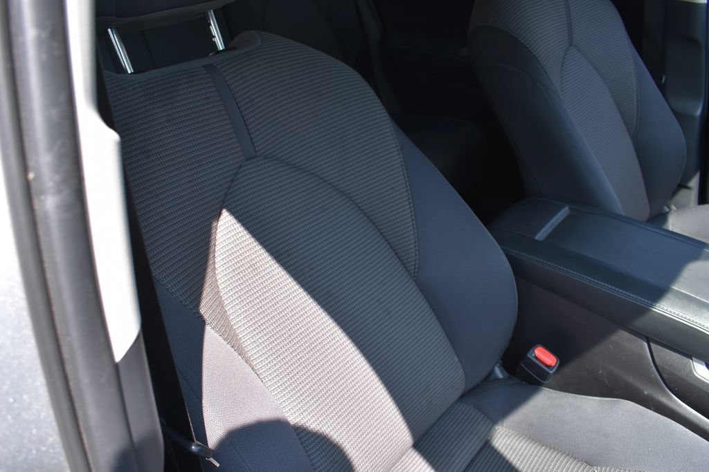 Used 2025 Toyota Highlander LE FWD image 22
