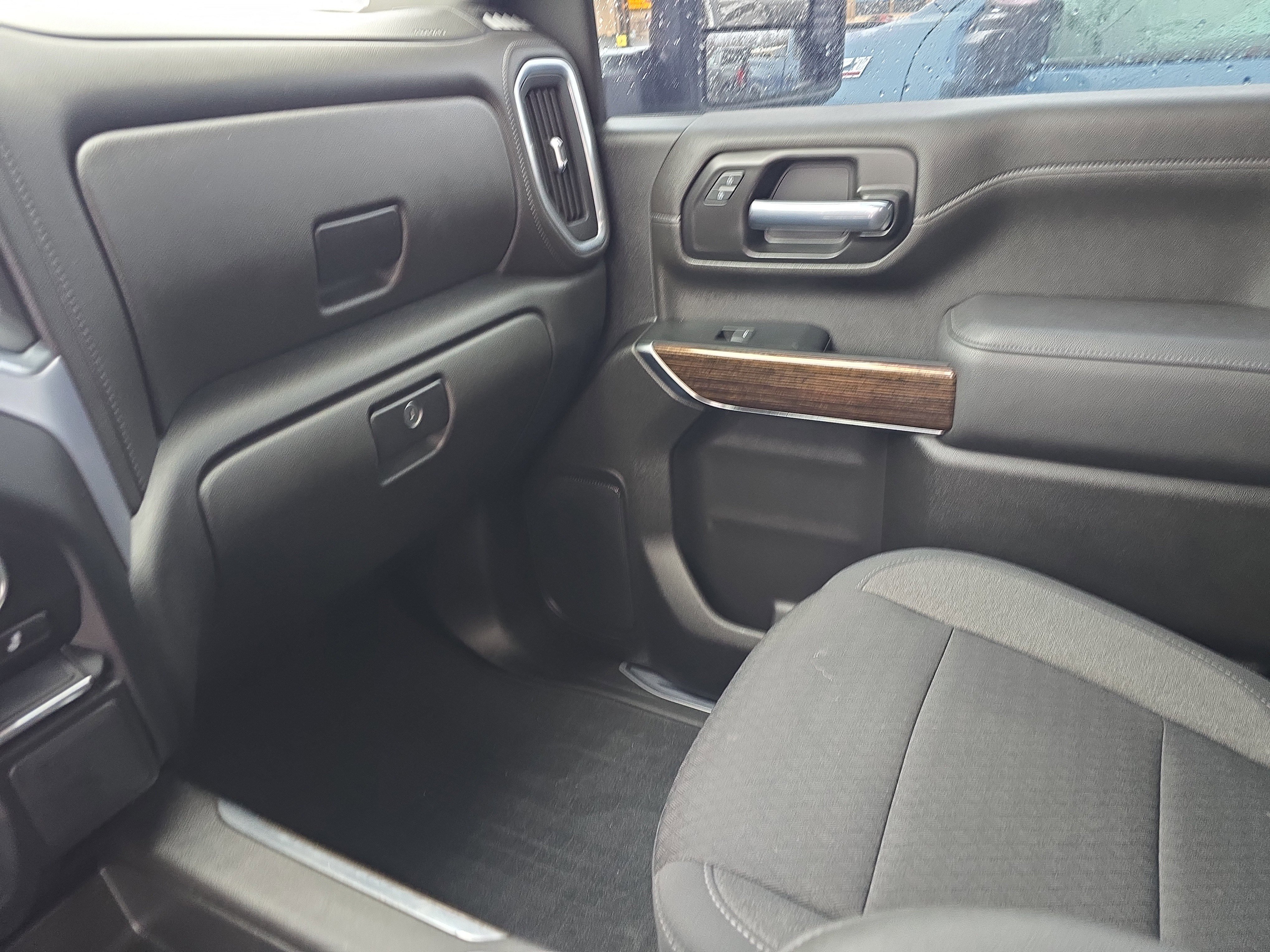 Used 2022 GMC Sierra 2500 SLE w/ SLE Value Package; image 32