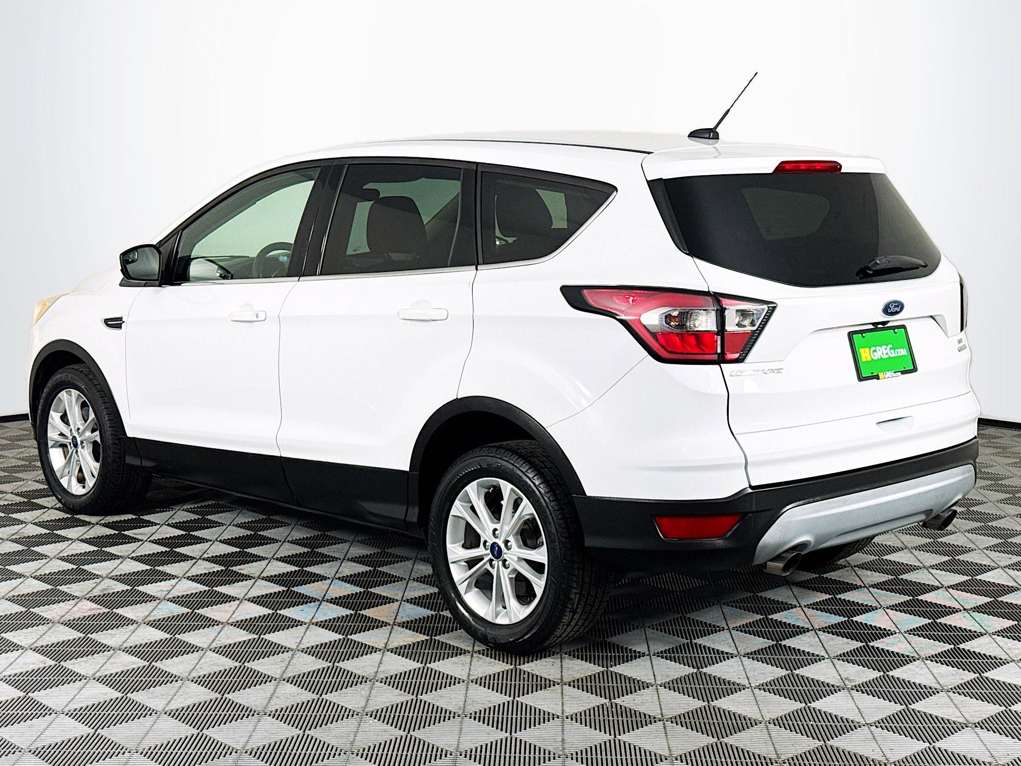 Used 2017 Ford Escape SE image 6