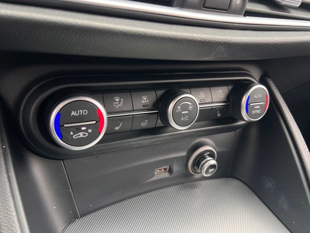 Used 2022 Alfa Romeo Stelvio Veloce AWD/4WD image 24