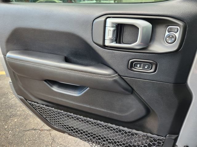 Used 2018 Jeep Wrangler Unlimited Sahara w/ Safety Group image 21