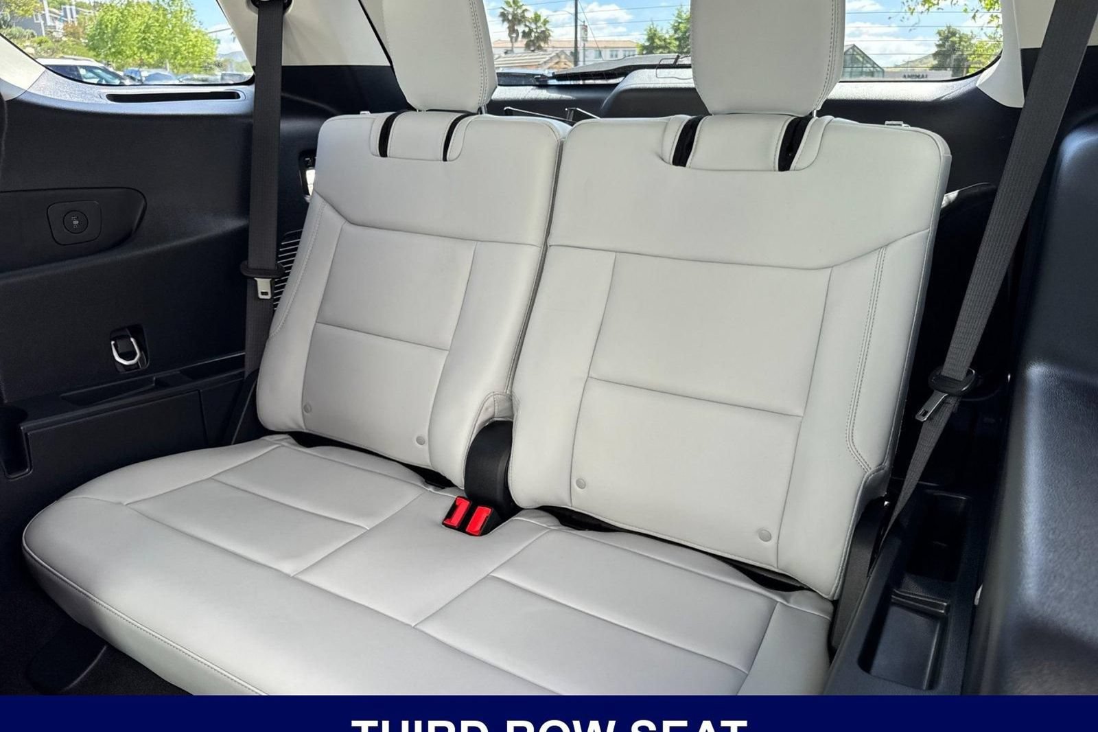 Used 2025 Ford Explorer Platinum w/ Ultimate Package RWD image 20