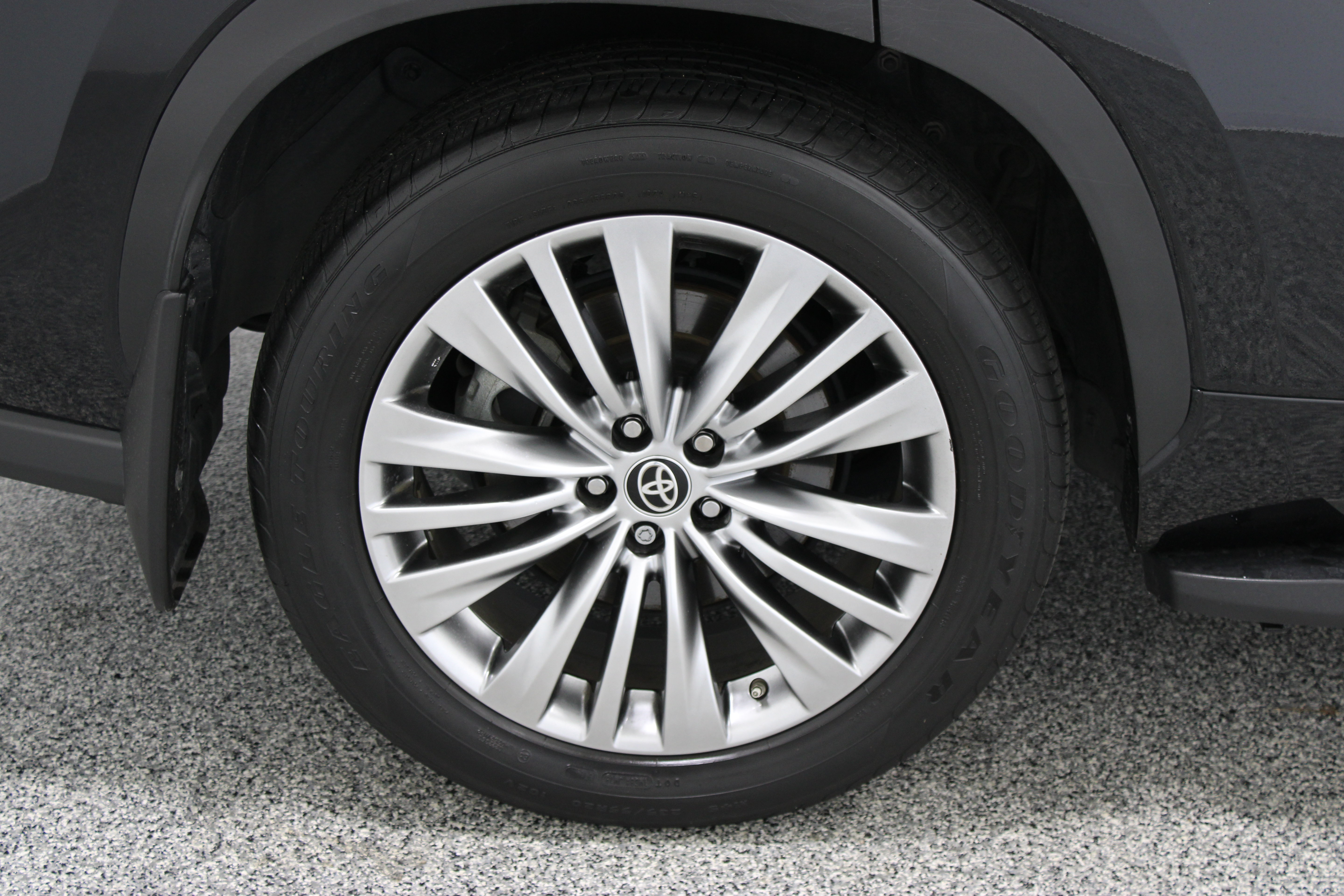Used 2024 Toyota Highlander Platinum FWD image 6