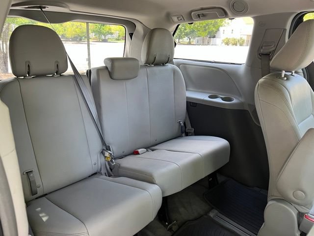 Used 2018 Toyota Sienna XLE w/ XLE Navigation Package AWD/4WD image 24