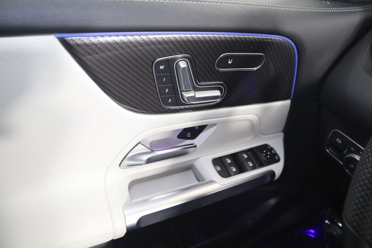 Used 2022 Mercedes-Benz GLB 35 AMG 4MATIC image 29