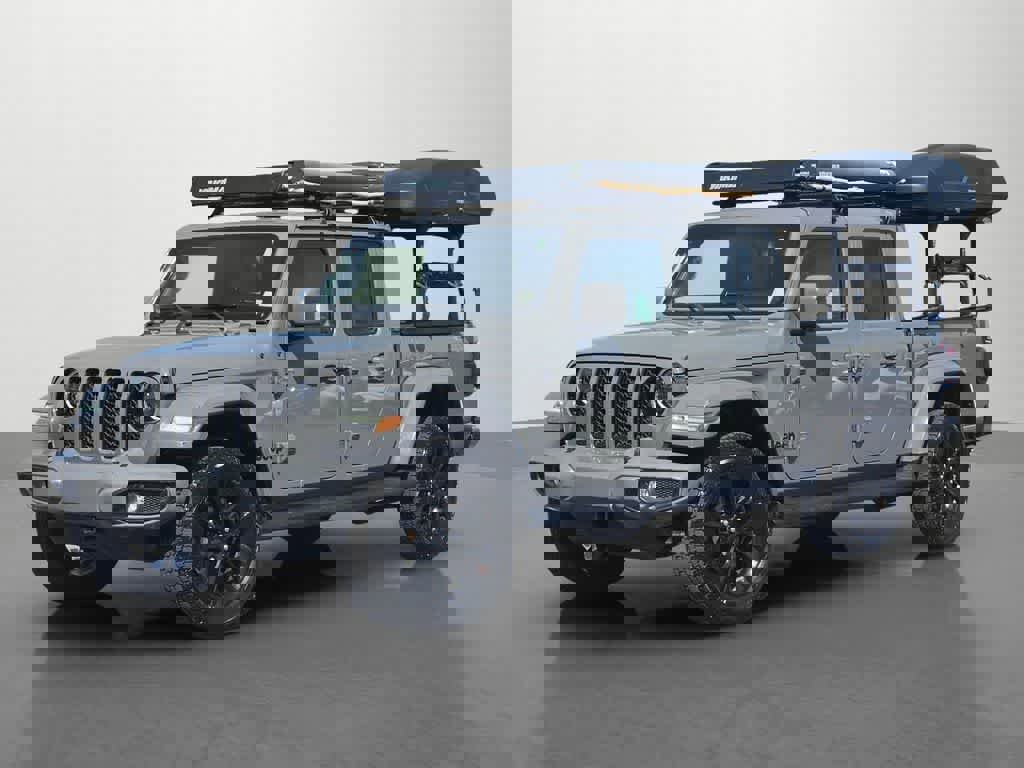 Used 2023 Jeep Gladiator Overland image 2