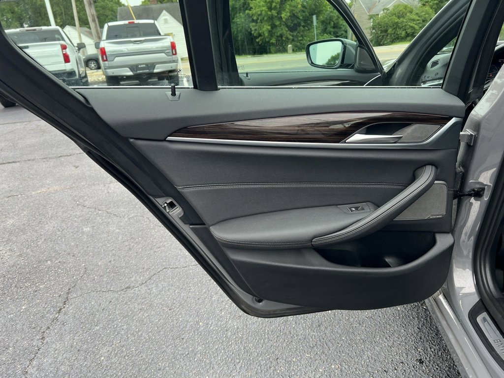 Used 2022 BMW 540i xDrive w/ Premium Package image 31