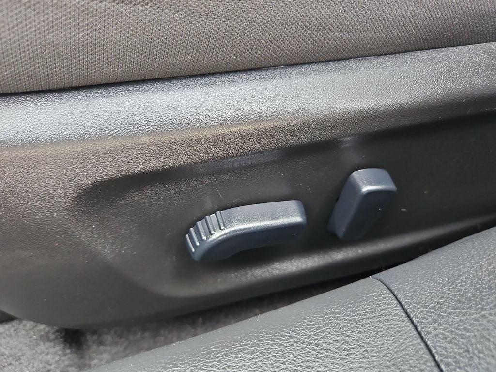 Used 2025 Nissan Altima 2.5 SV FWD image 14