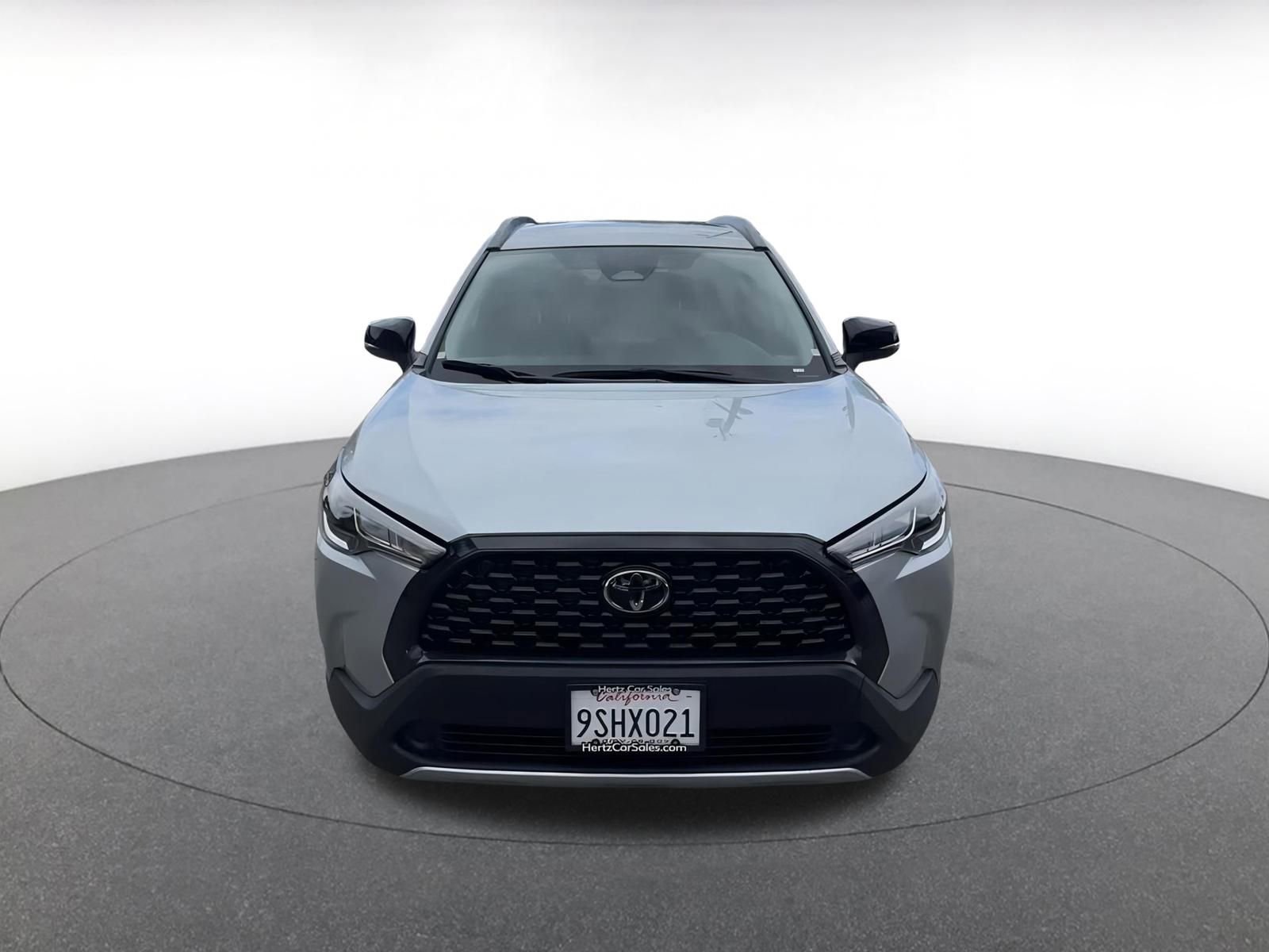 Used 2025 Toyota Corolla Cross LE image 4