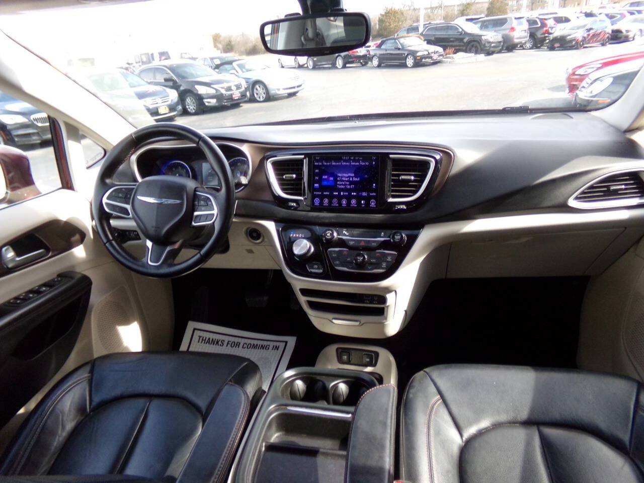 Used 2017 Chrysler Pacifica Touring-L w/ Tire & Wheel Group FWD image 28